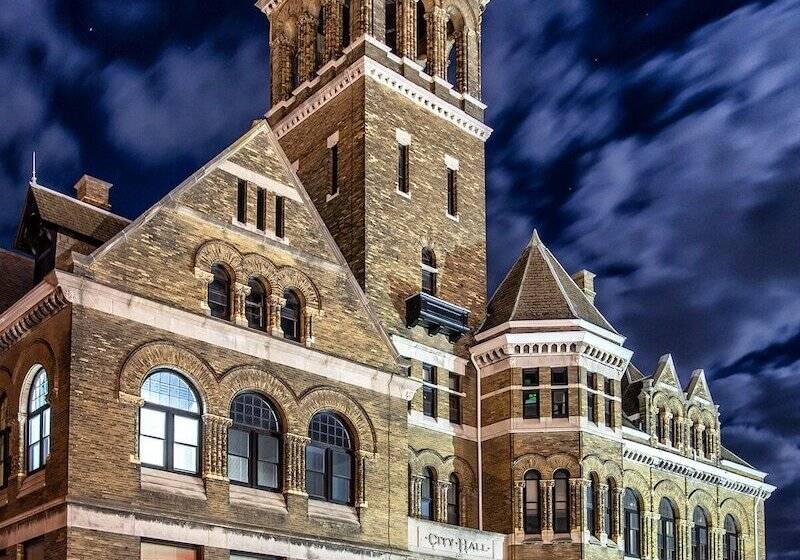 Трежместный Номер Economy, City Hall Grand