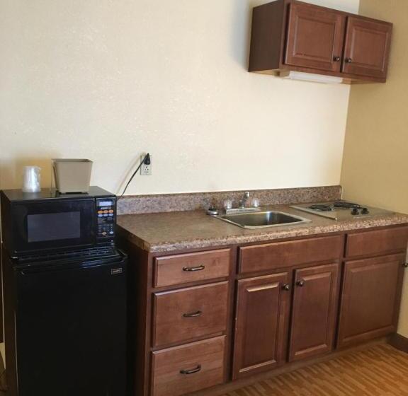 Номер Стандарт, Econo Lodge Inn & Suites Radfordblacksburg Area