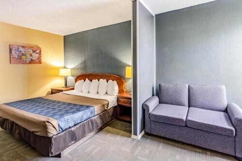 Номер Стандарт Адаптированный для Инвалидов, Econo Lodge Inn & Suites Radfordblacksburg Area