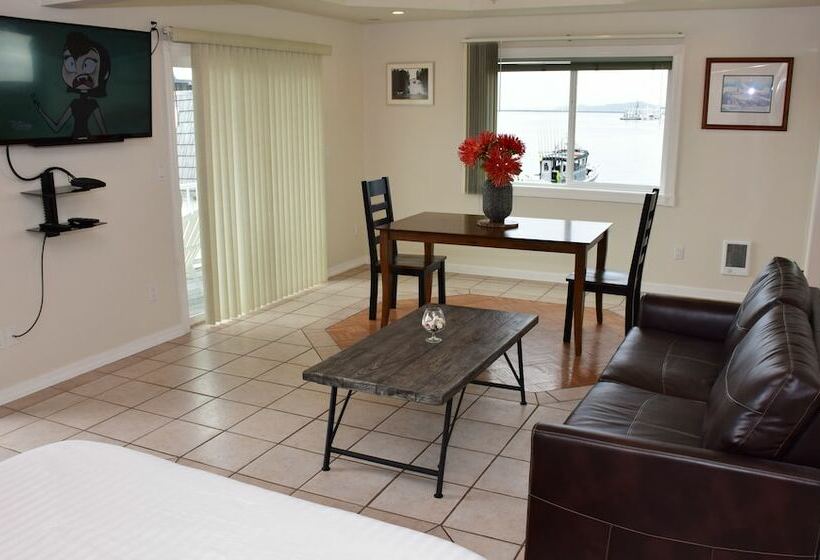 Люкс, Longliner Lodge And Suites