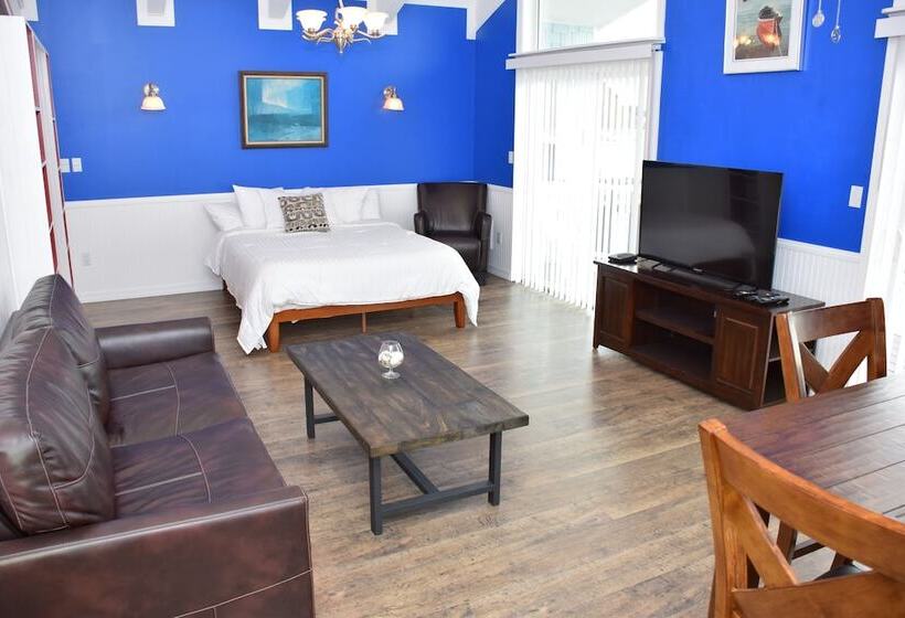 Люкс, Longliner Lodge And Suites