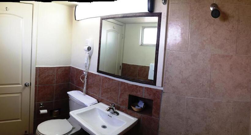 Трехместный Номер Стандарт с Видом, Western Motel