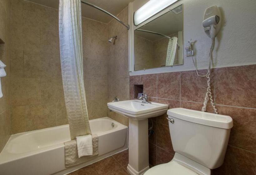 Трехместный Номер Стандарт с Видом, Western Motel