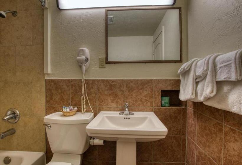 Трехместный Номер Стандарт с Видом, Western Motel