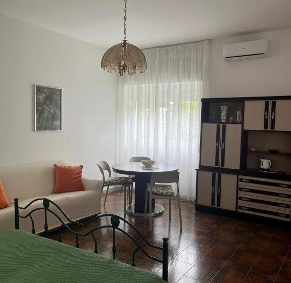 استودیو استاندارد با چشم‌انداز باغ, B&b Villa Machi