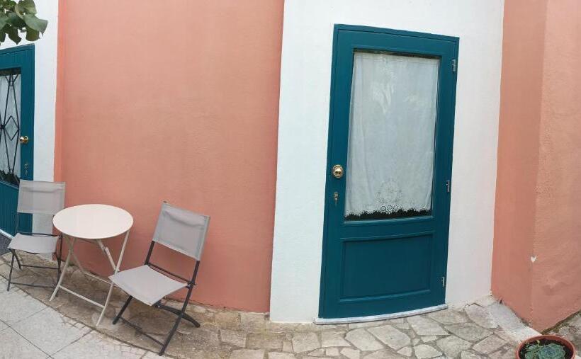 سوئیت جونیور با چشم‌انداز باغ, B&b Villa Machi