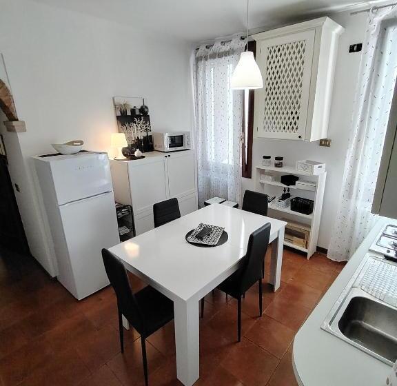 اتاق لوکس با چشم‌انداز شهر, Vicenza Room