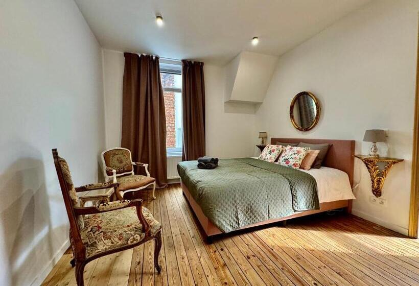 Номер Deluxe Кровать Кинг, Art House Rooms
