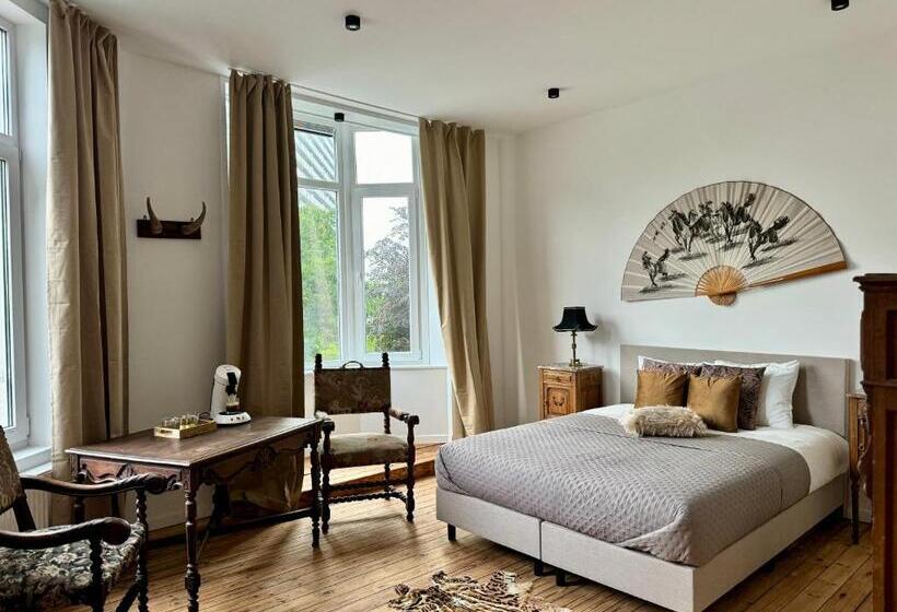 اتاق کلاسیک سه تخته, Art House Rooms