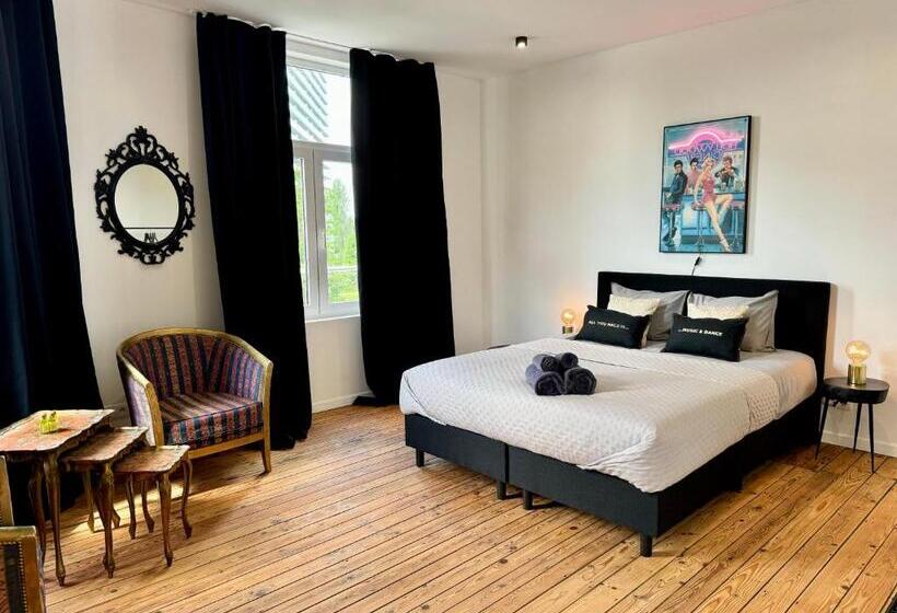 Номер Deluxe, Art House Rooms