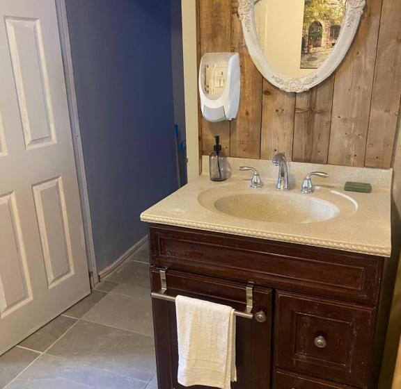 Номер Стандарт, Royal Bnb