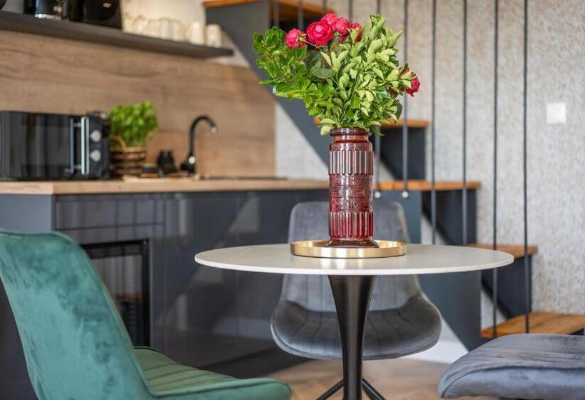 Студия Deluxe, V62 Studio Apartments  In The Downtown