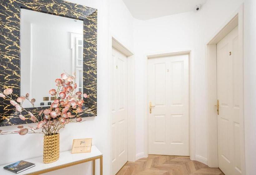 Студия Deluxe, V62 Studio Apartments  In The Downtown
