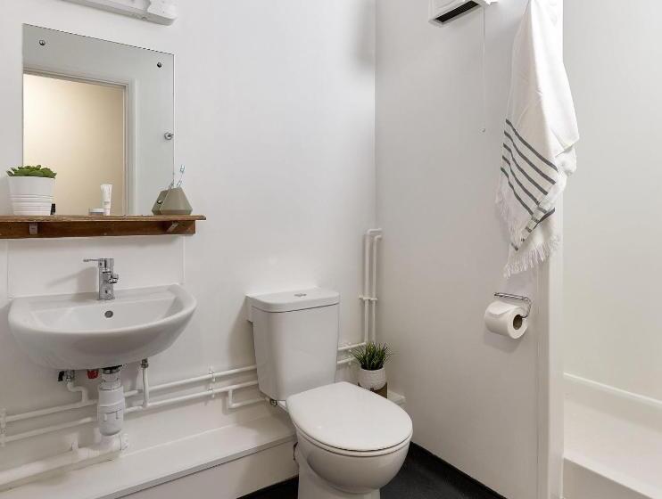 Номер Стандарт, For Students Only Trendy Non Ensuite Rooms At Northernhay House In Exeter