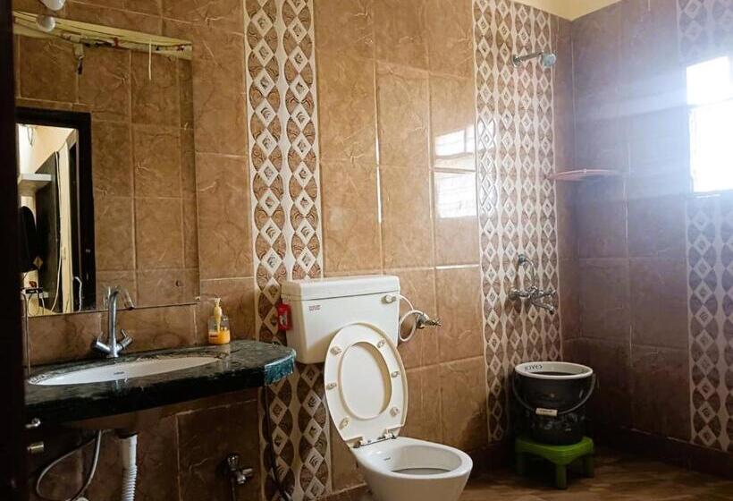Номер Стандарт, Ganpathi Guest House