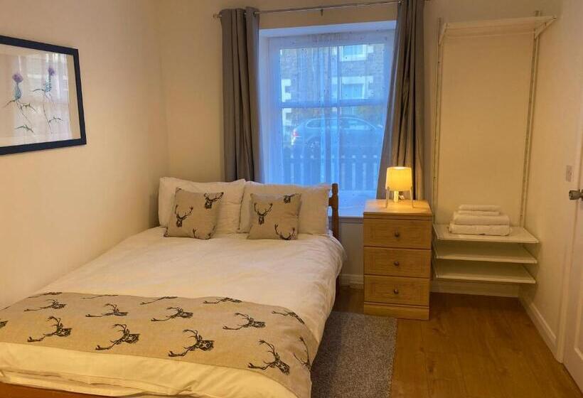 Monolocale Standard, Thistle House