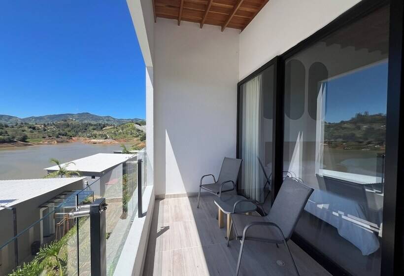 디럭스 4인 룸, Viajero Guatapé Hostel & Lake Club