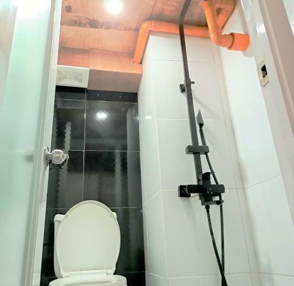 经济房, 8hostel