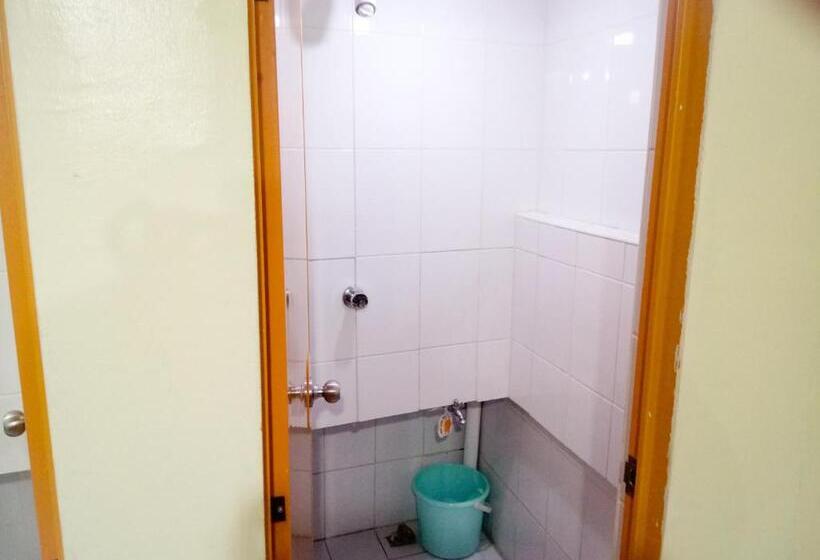 共用房间的床, 8hostel