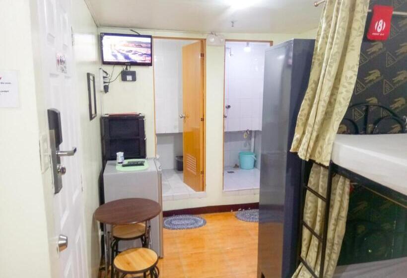 共用房间的床, 8hostel