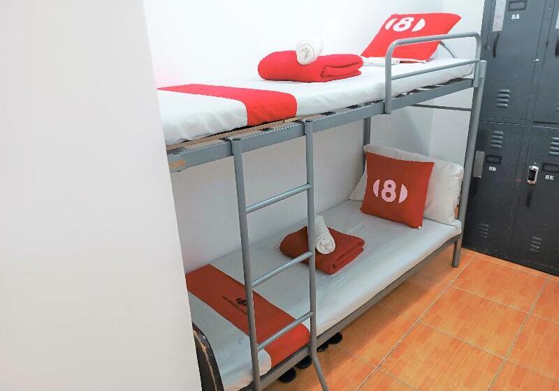 共用房间的床, 8hostel