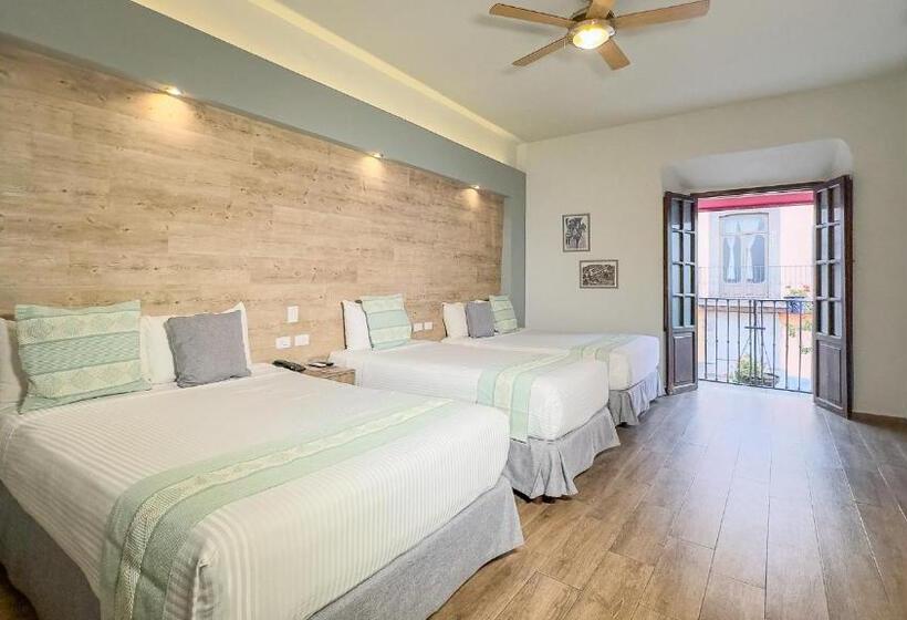 Quarto Triplo Estandar com Sacada, Hidalgo