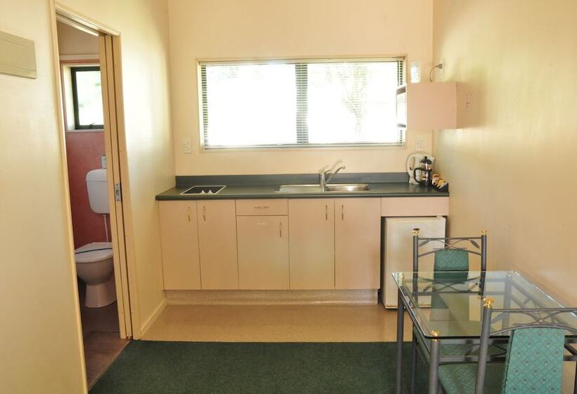 Escritório Estándar, O Reillys Motel