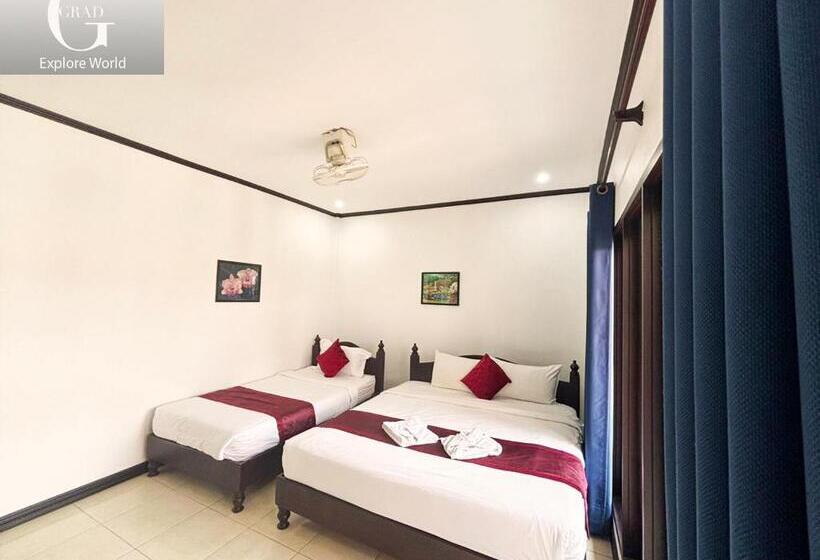 Quarto Triplo Estandar com Sacada, Vang Vieng Central