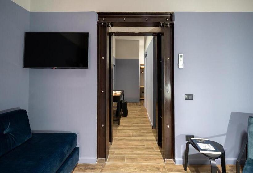 اتاق لوکس سه تخته, Rb Suites Napoli