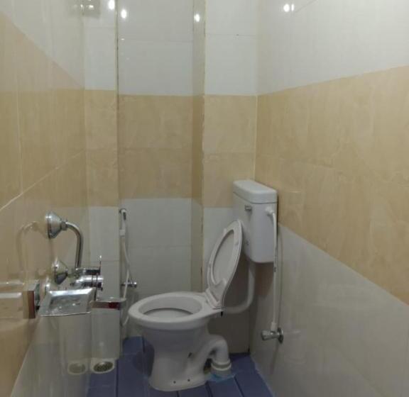 اتاق لوکس, Goroomgo Sahoo Palace Puri   Prime Location Near Sea Beach   Excellent Service With Parking Faciliti