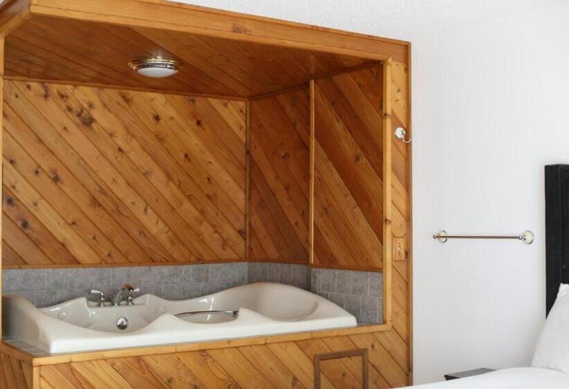 Дом 1 Спальня, Bridge Inn Tomahawk   Suite 201, Kitchen, Hot Tub, Fireplace, Balcony, River View