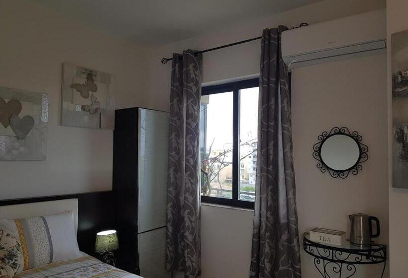 اتاق لوکس, Sunshine Court