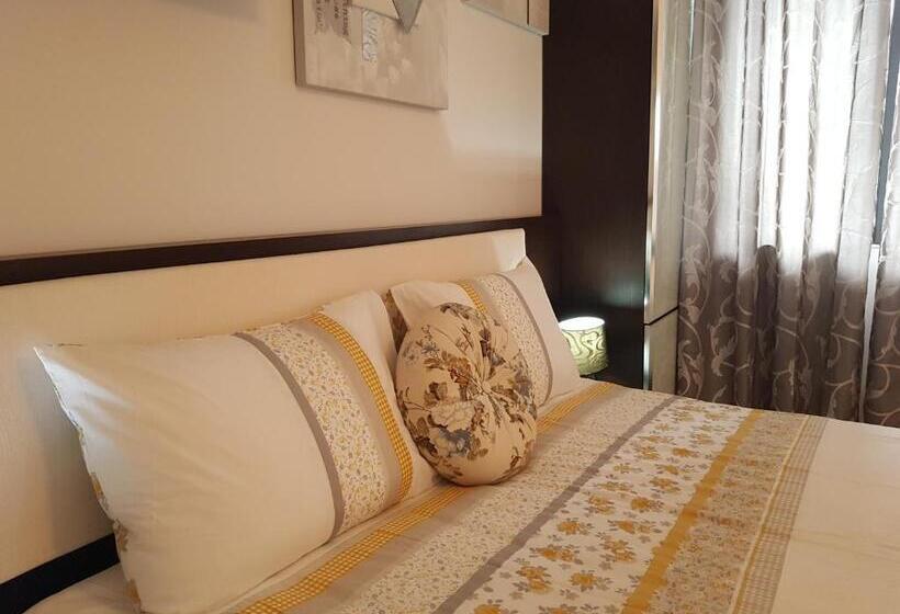 اتاق لوکس, Sunshine Court