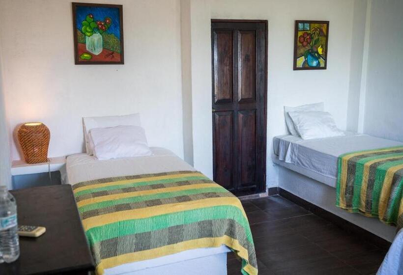 اتاق استاندارد چهار تخته با چشم‌انداز دریا, Marbella Eco Lodge