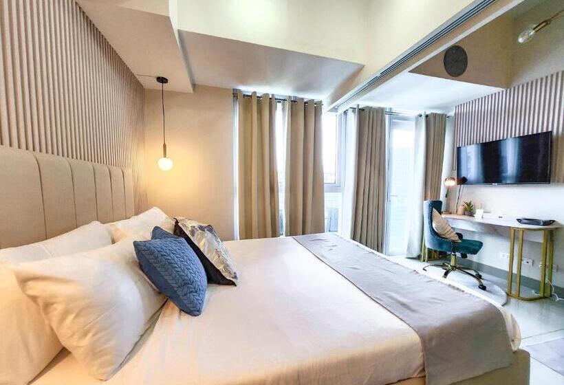 Апартаменты 1 Спальня с Балконом, Luxestaysmnl Parisian Charm 1br Suite Pool Gym 400mbps Wifi Netflix Amazing City View
