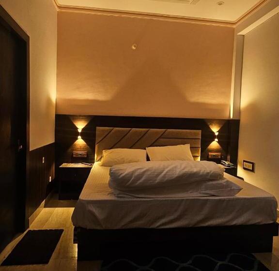 Номер Deluxe, Divine Place