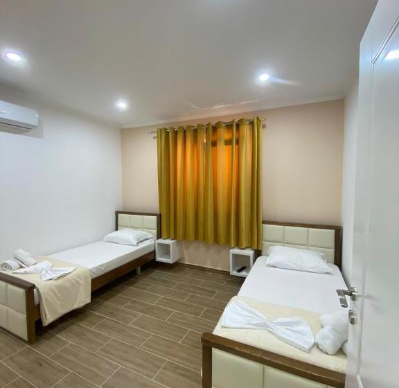 اتاق استاندارد سه نفره, Nina Guest House