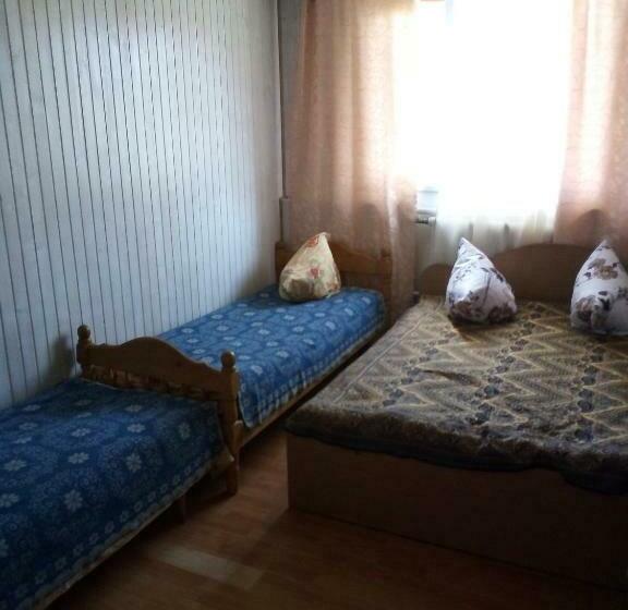 اتاق چهار تخته با دستشویی مشترک, Rukavychka