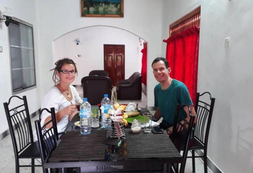اتاق اکونومی یک تخته, Nallur Holidays Inn