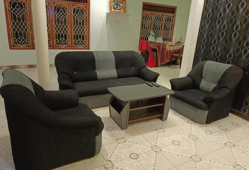 اتاق استاندارد با سرویس بهداشتی مشترک, Nallur Holidays Inn