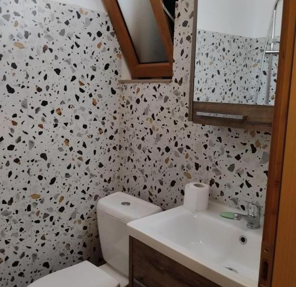 Cameră Standard, Vellezrit Shkambi