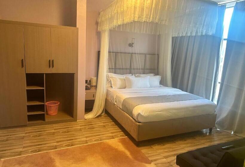 اتاق لوکس, Strikers Hotels And Clubs