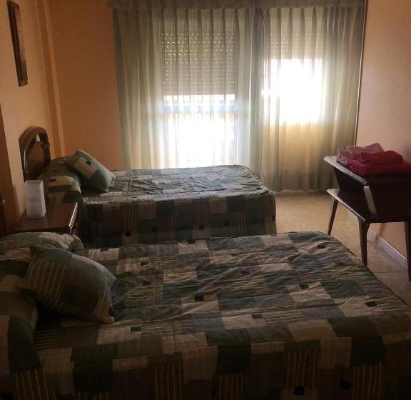 Номер Стандарт с Балконом, Hostal Pensión La Torre
