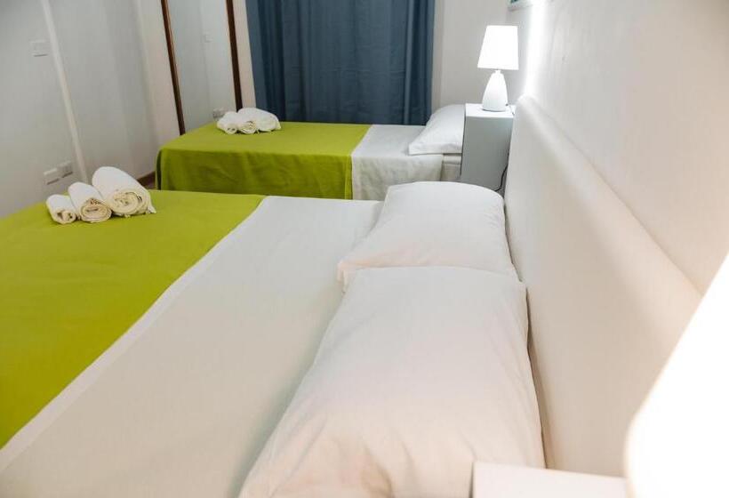 اتاق استاندارد چهار تخته, Sea House