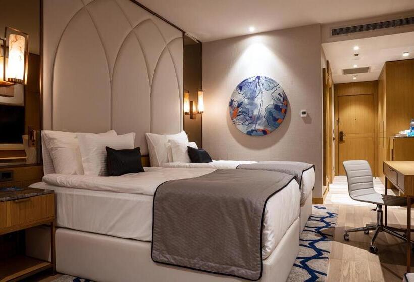 اتاق لوکس با چشم‌انداز, Karavansaray Turkistan Family Hotel   Flying Theatre Access