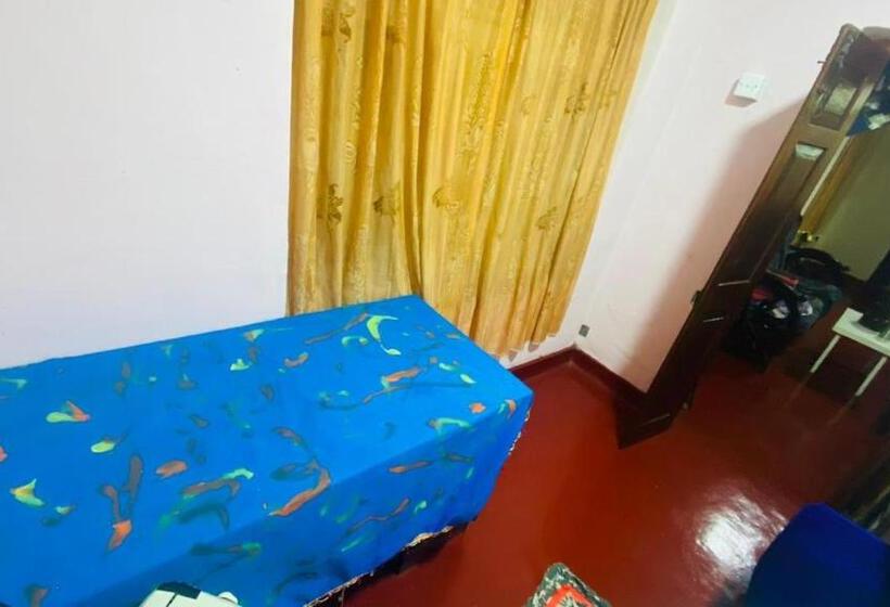 Номер Стандарт Вид на Сад, Ambalama Hostel