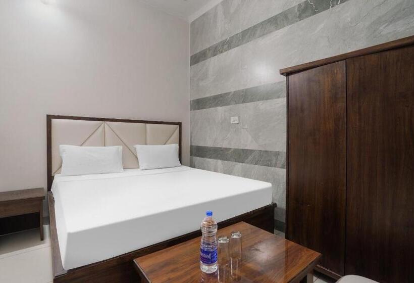 اتاق کلاسیک سه تخته, Capital O Hotel Dayal