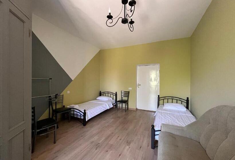 Трехместный Номер Стандарт с Балконом, Azoyan Holiday Resort