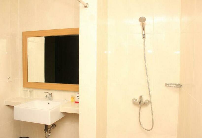 Полулюкс, Naka Hotel Kupang