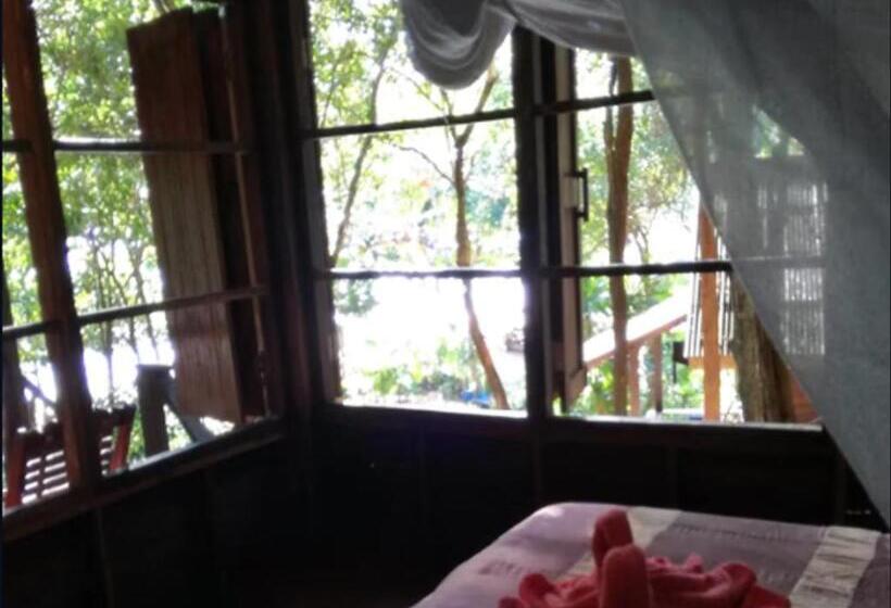 Семейное Бунгало, Bonhomie Beach Cottage